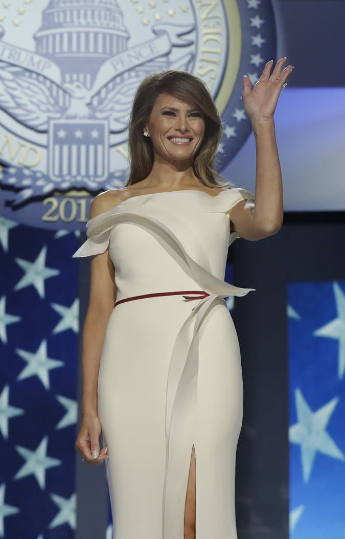 Biele šaty, ktoré Melania