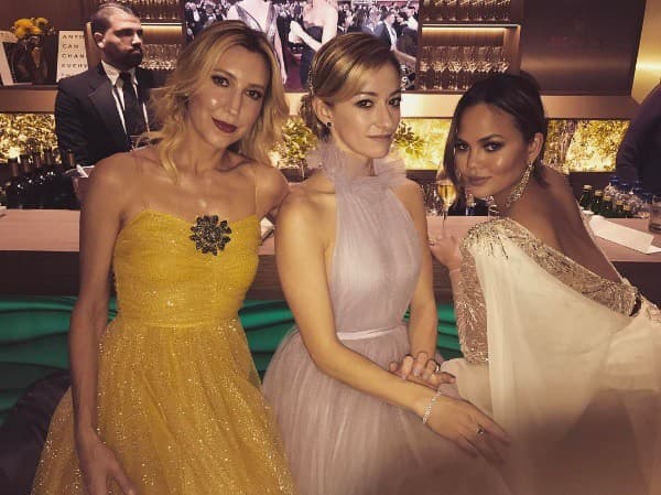 Chrissy Teigen počas afterparty