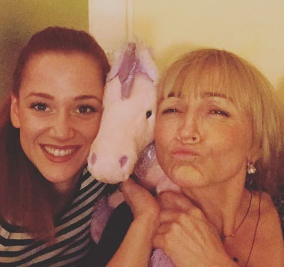 Emma má s mamou