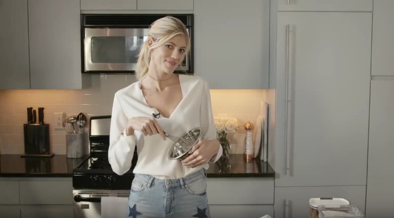  Modelka Devon Windsor