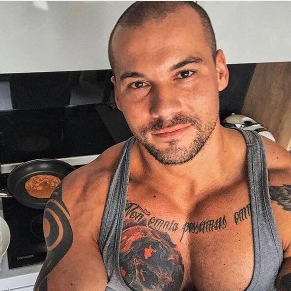 Fitness tréner si pre