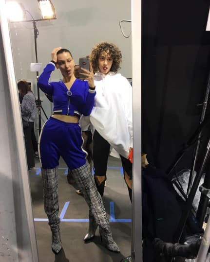 Backstage fotografie s kolegyňami