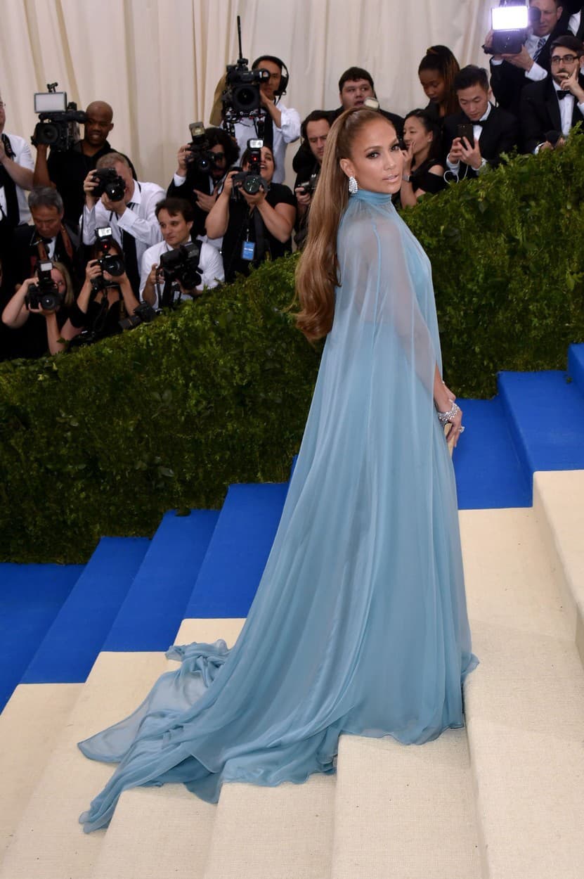 Jennifer Lopez v svetlomodrej