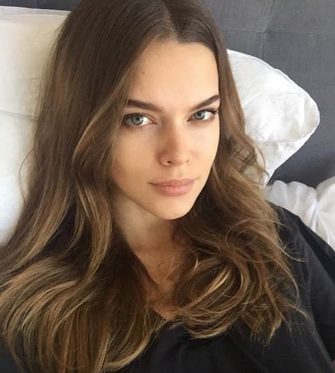 Modelka Viktória Ortel je