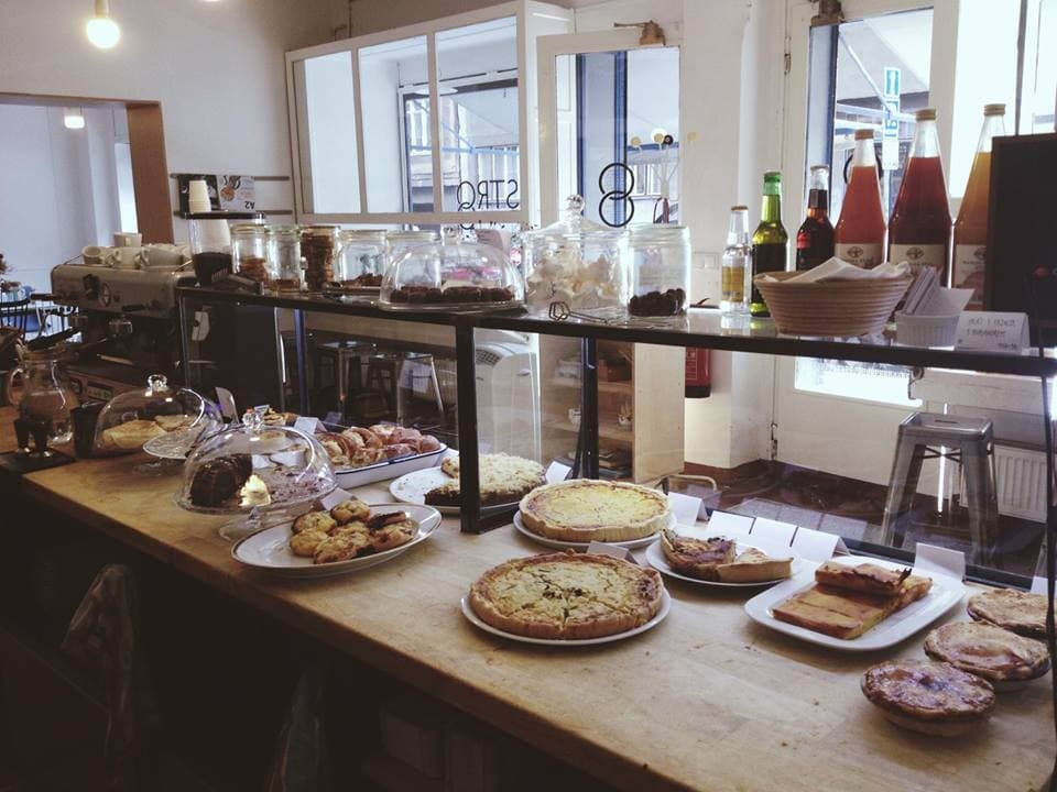 Bistro 8 je útulný
