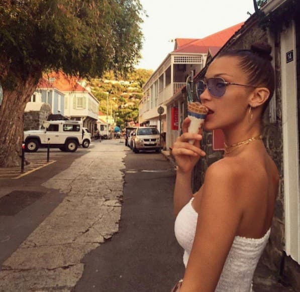 Topmodelka Bella Hadid vie,
