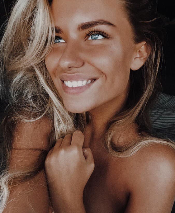 Hustá blond hriva, krásne