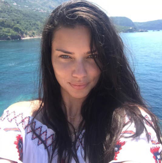 Modelka Adriana Lima sa