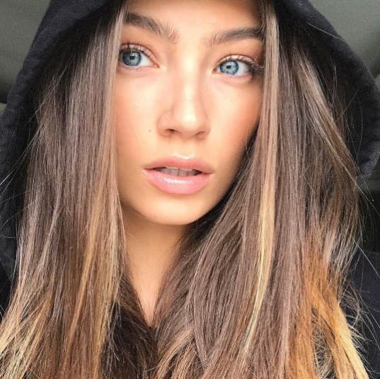 Mladá modelka Lorena Rae