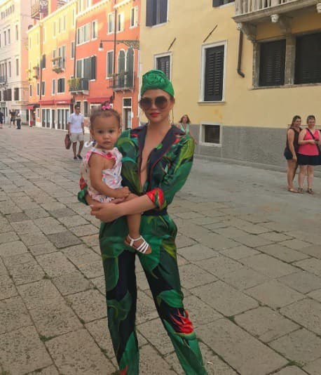Chrissy nemá problém ani