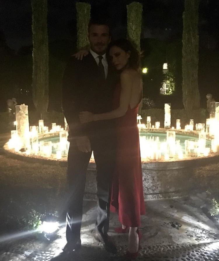 David a Victoria majú