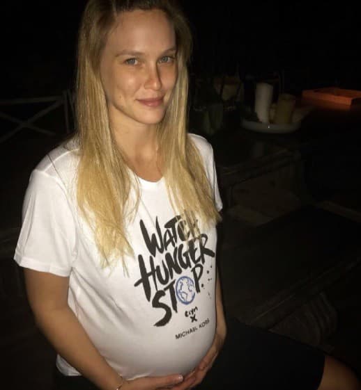 Modelka Bar Rafaeli čaká