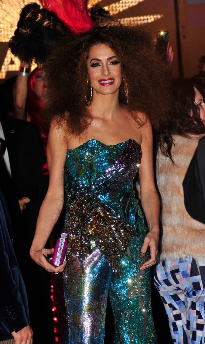 Očarujúca Amal Clooney tak,