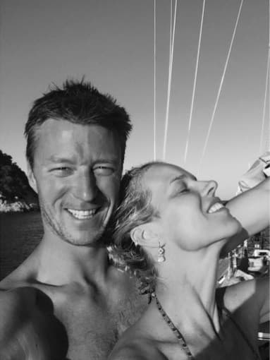 Partner Evy Herzigovej ju