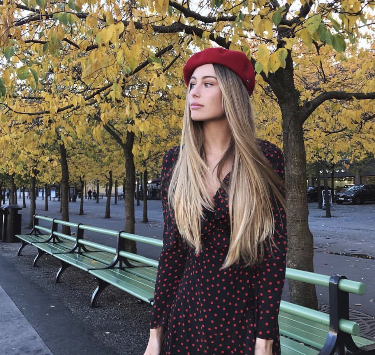 Krásna modelka strieda jeden