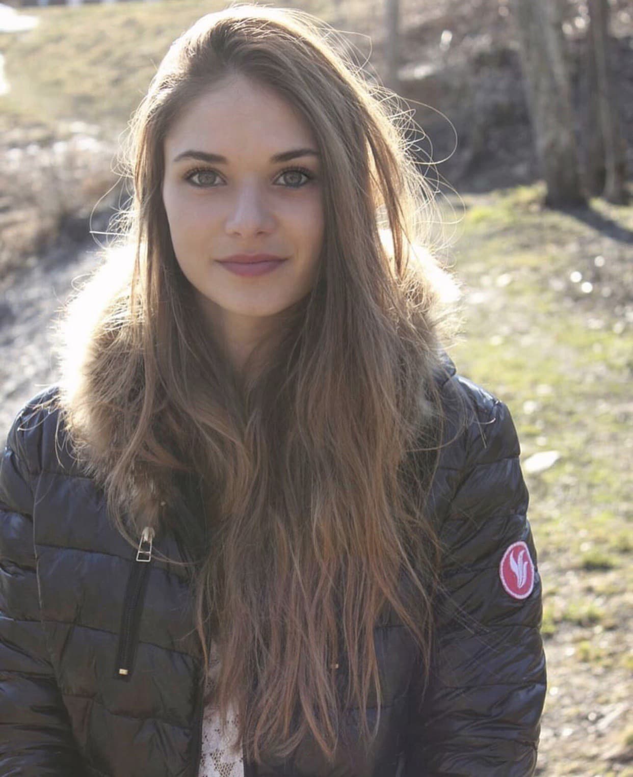 21 ročná Lea vyzerá