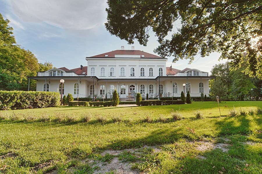 Chateau Földváry je miestom