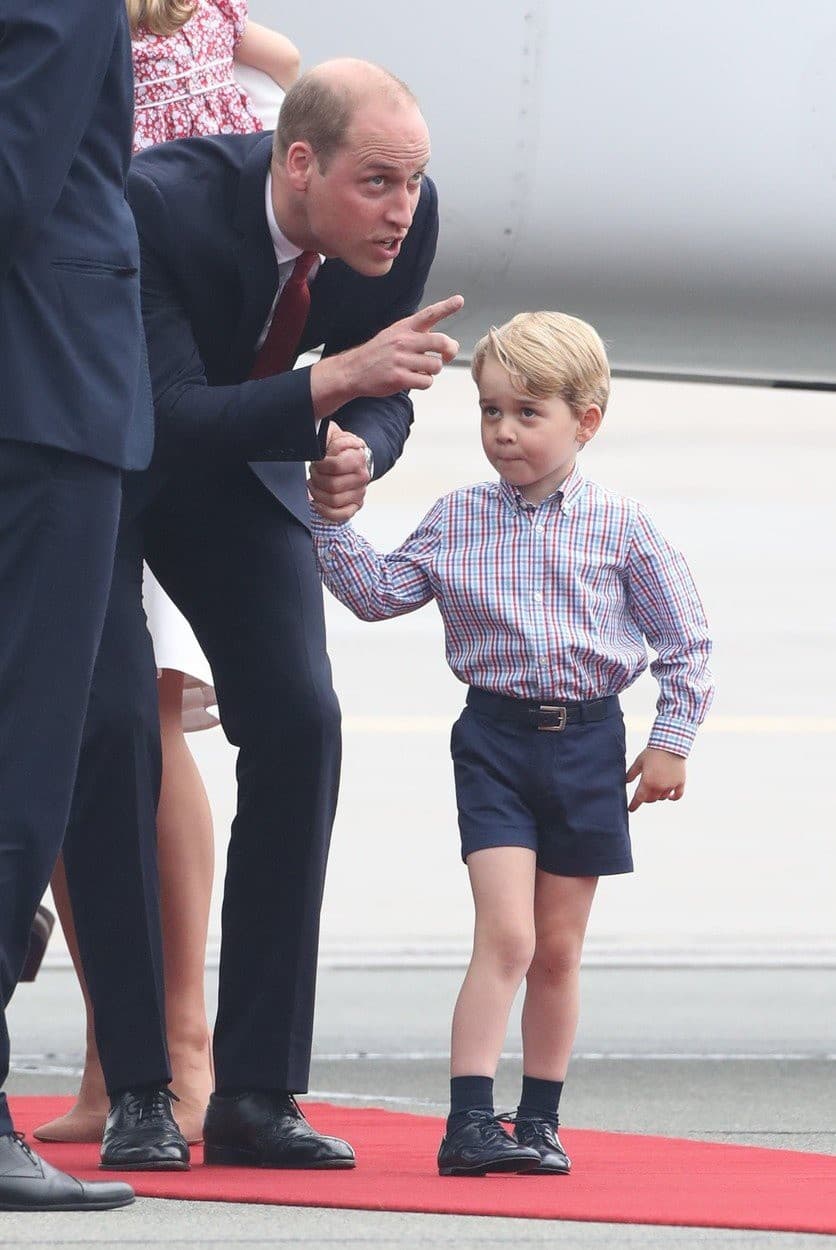 Princ William sa drží