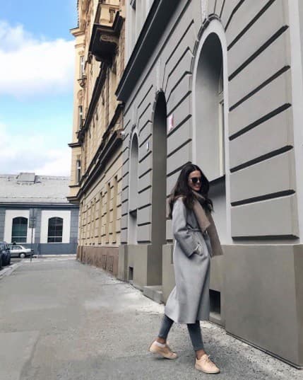 Modelka Viki Ortner stavia