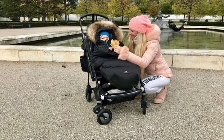 Mama Katka na prechádzke
