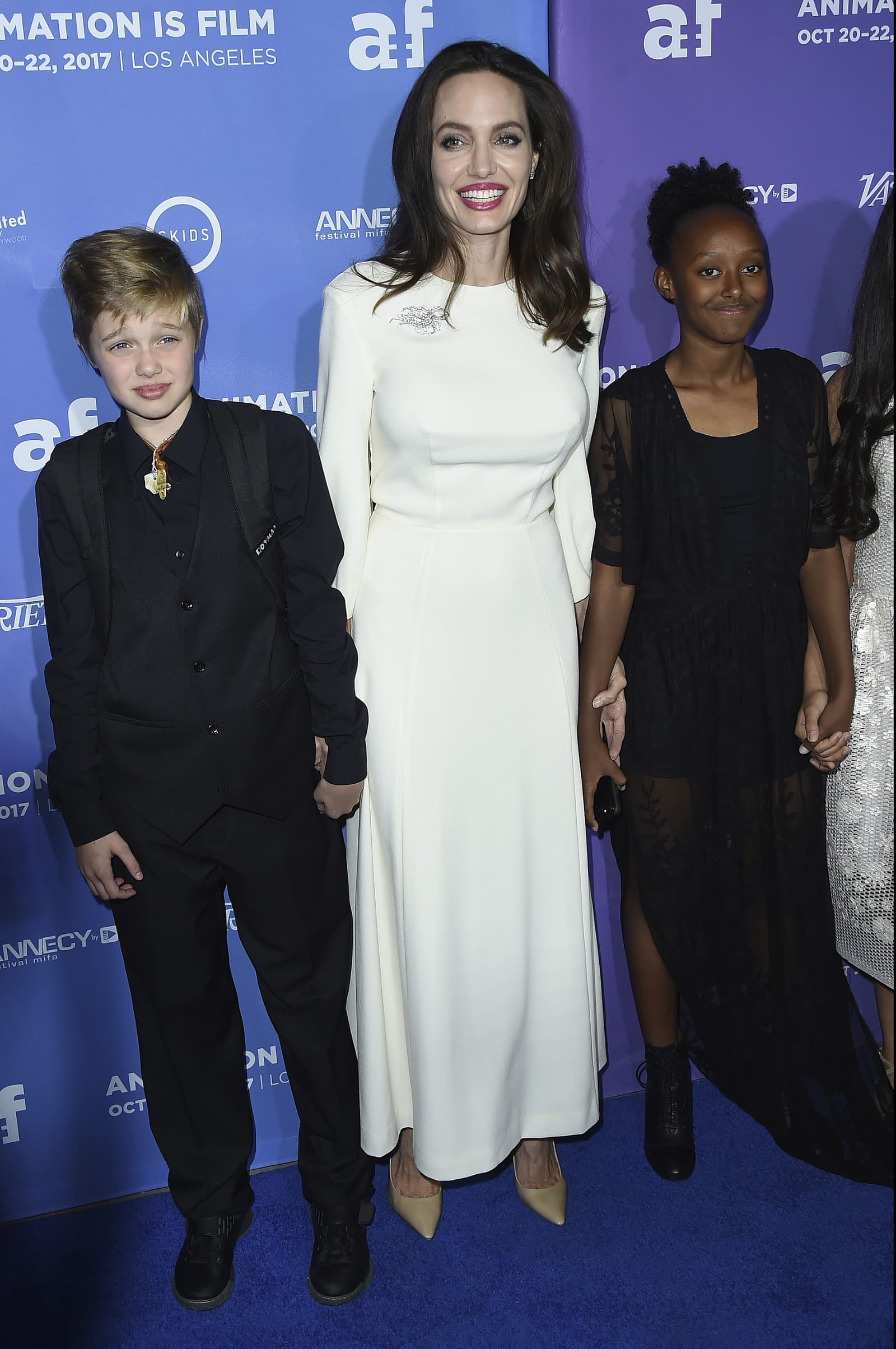 Deti sprevádzajú ANgelinu Jolie