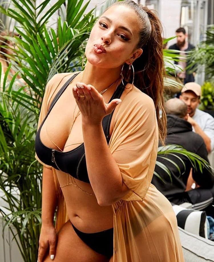 Z Ashley Graham robí