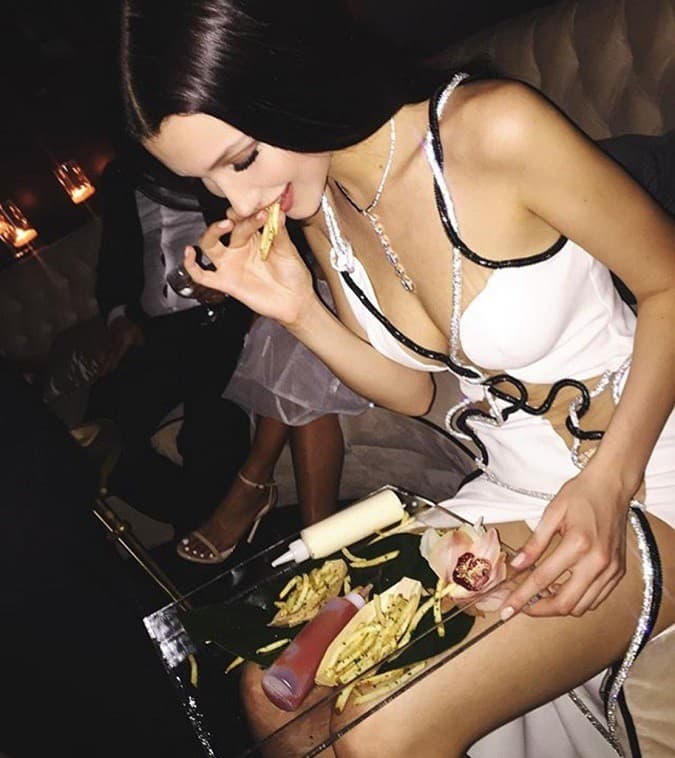 Z fastfoodu Bella Hadid