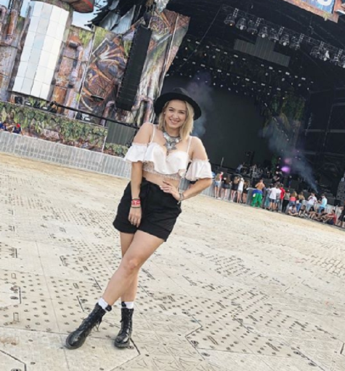 Speváčka Dominika Mirgová stavila