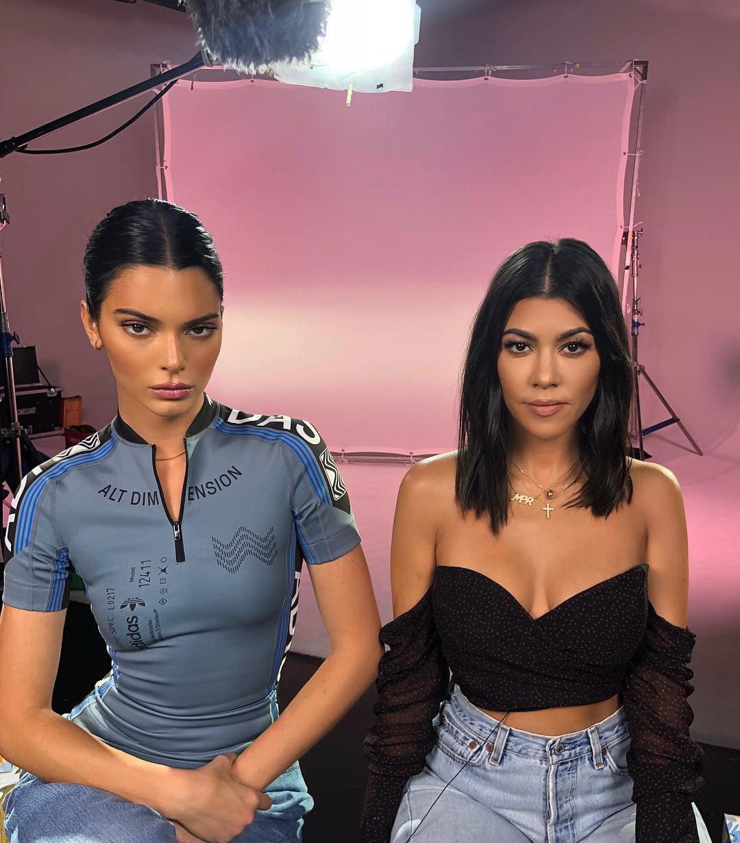 Ako tmavovláskam to Kardashiankám