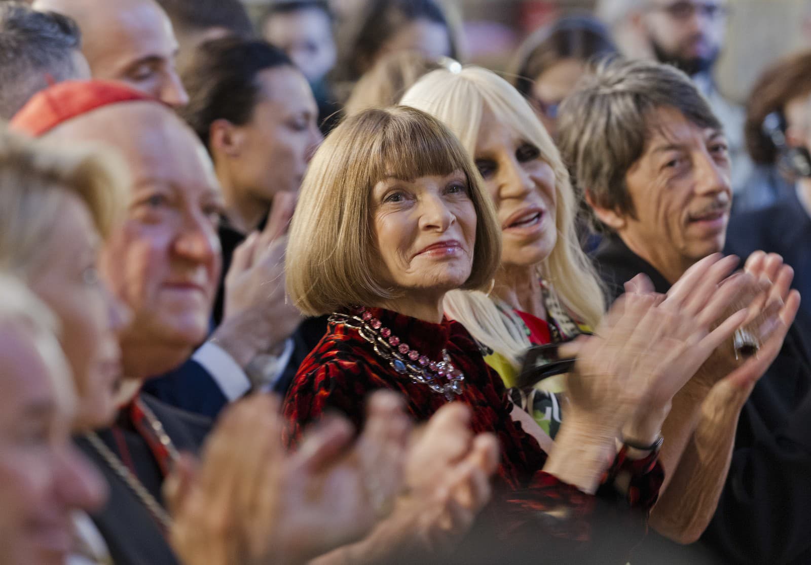 Anna popri mnohých návrhároch