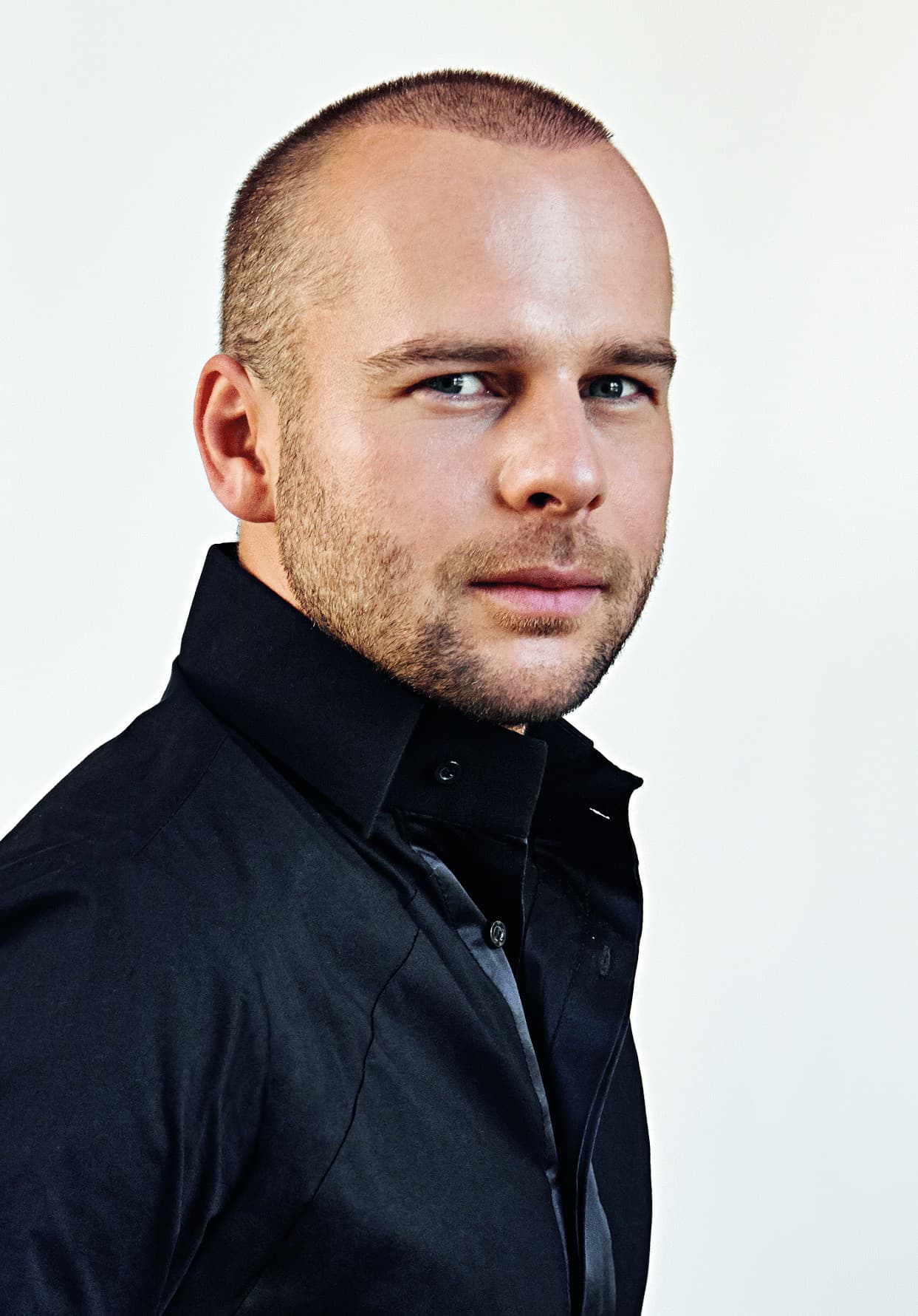 Módny návrhár Marcel Holubec