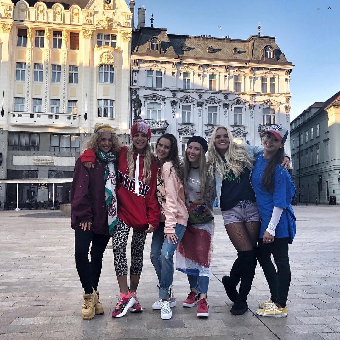S tanečnicami a kamarátkami