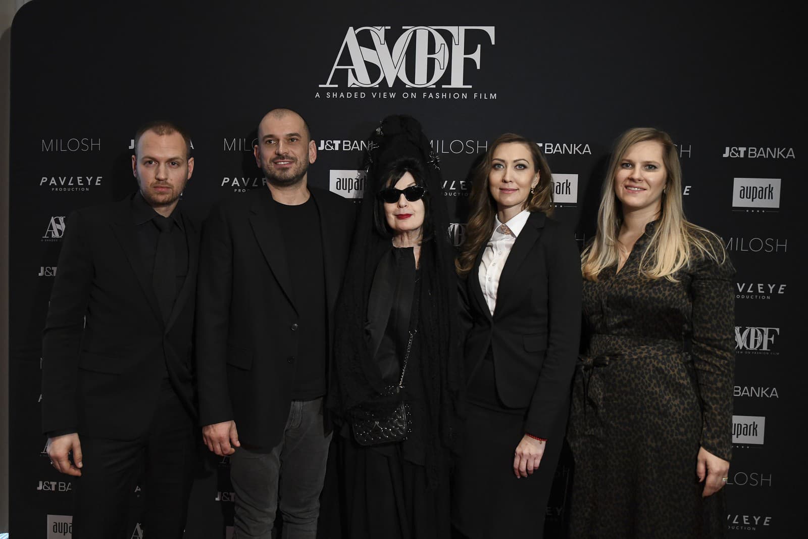 Producenti Milosh Harajda a Jozef Pavleye, kurátorka Diane Pernet, riaditeľka J&T Banky Anna Macaláková a marketingová riaditeľka AUPARKu Petra Majcher vyberú slovenského tvorcu, ktorého predstavia na ASVOFF 11 v Paríži