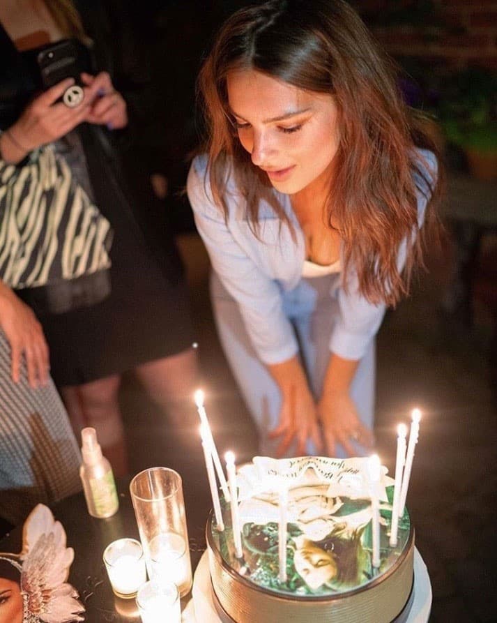Emily Ratajkowski sa iste