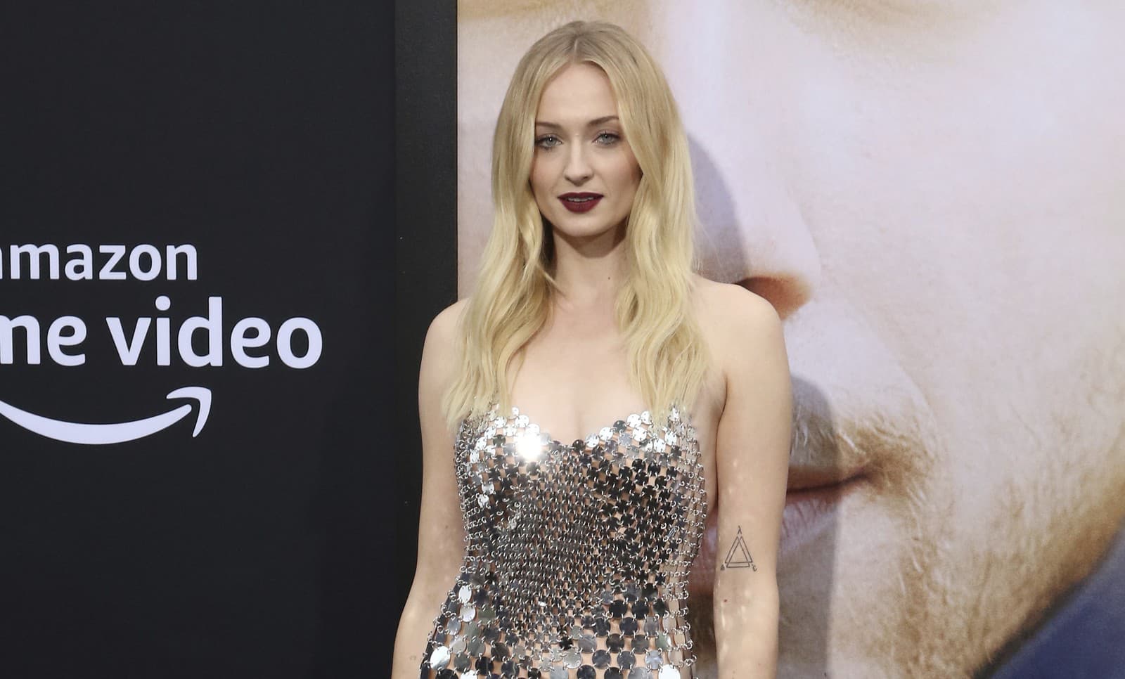 Žriarivá blond oslní každého