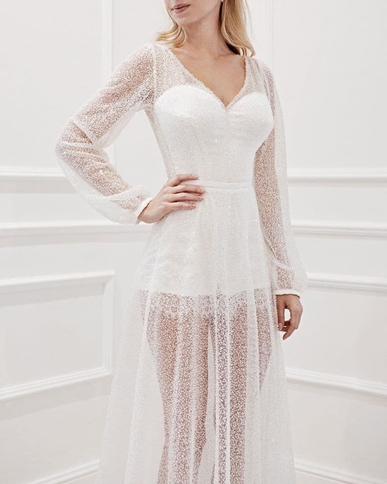 Trblietavé jednoduché šaty symbolizujú rannú rosu,fashion, hellenski, Júlia Malinovská, moda a krasa, svadba, svadobne doplnky