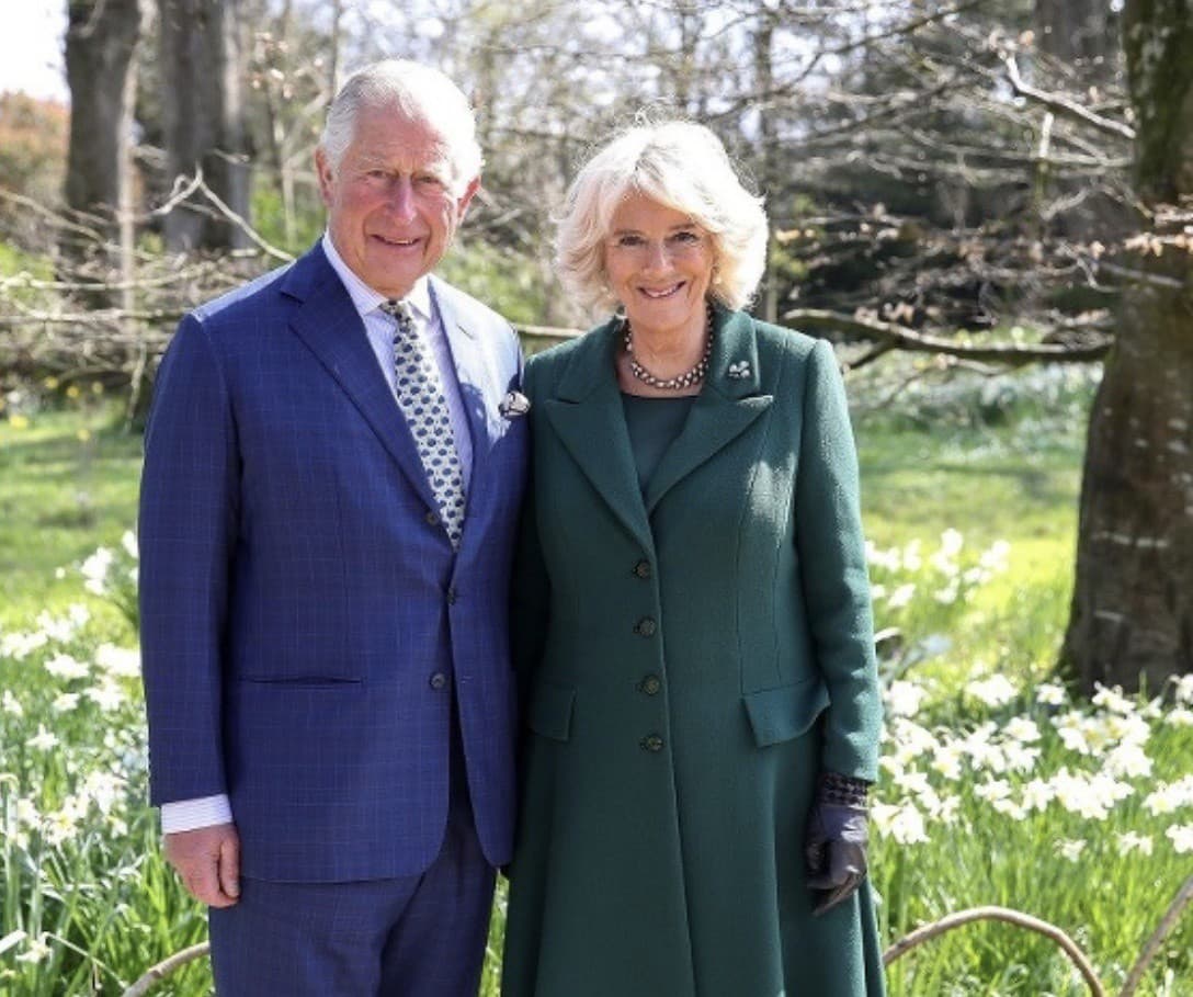 Princ Charles má komplikovanú