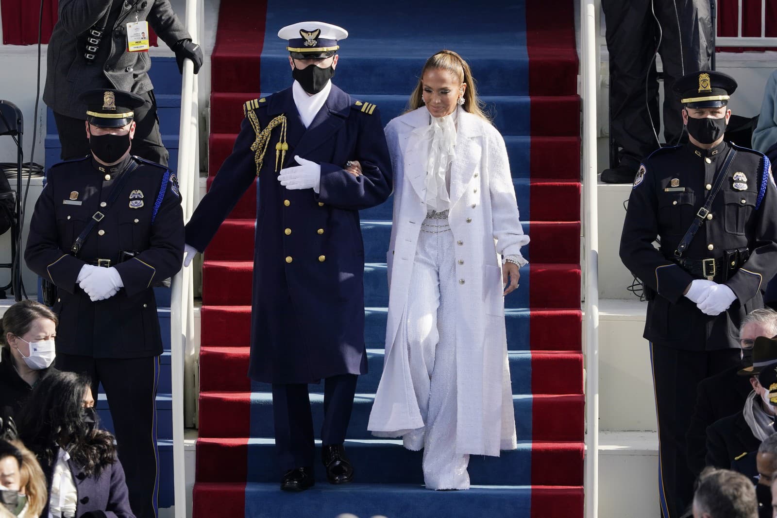 Jennifer Lopez prišla zahalená