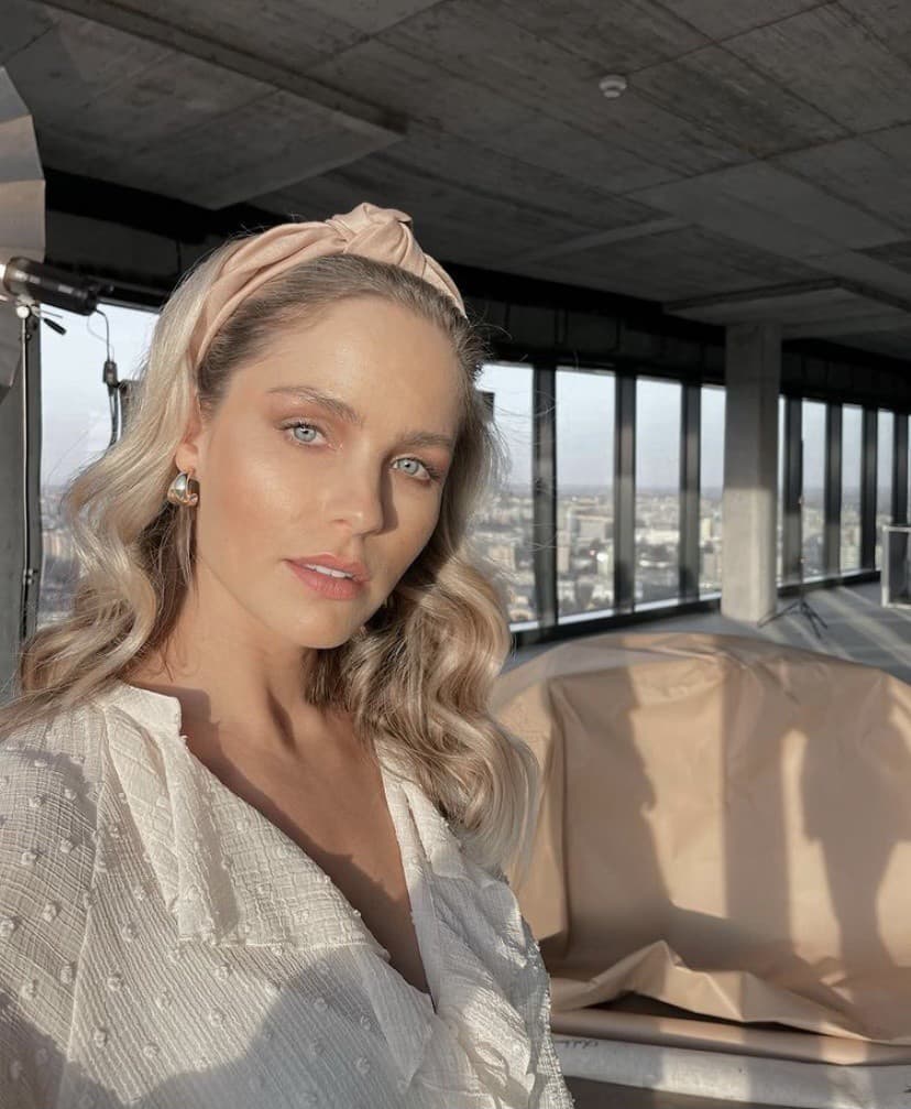 Ivana doslova žiari a
