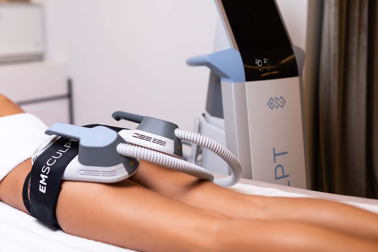 Emsculpt napína svalove jadro,