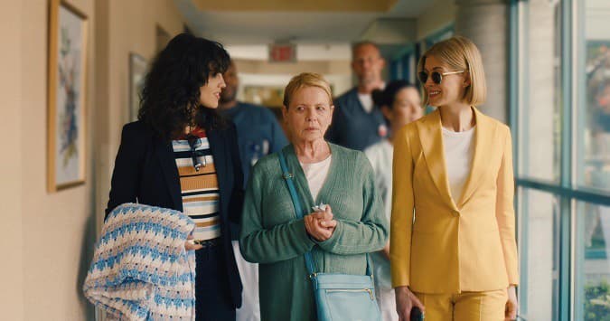 Okrem herečky Rosamund Pike