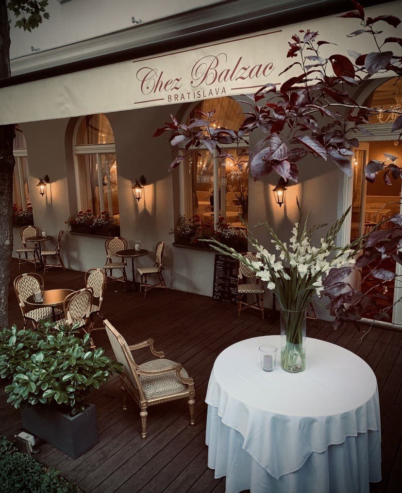 Chez Balzac je v