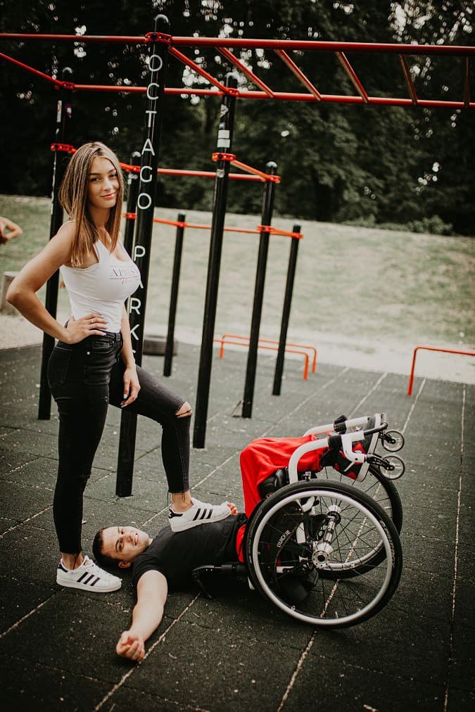 Svojou tvorbou sa snažií
