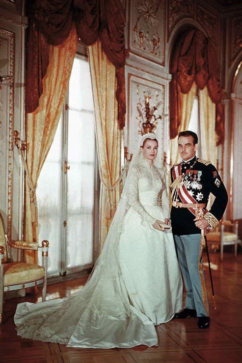Grace Kelly v róbe