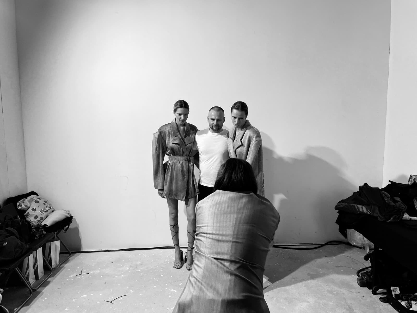 Backstage prehliadky Marcela Holubca