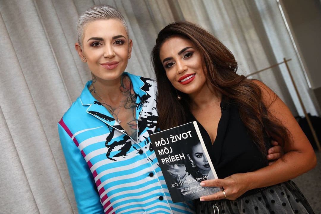 Ivana Beláková s priateľkou