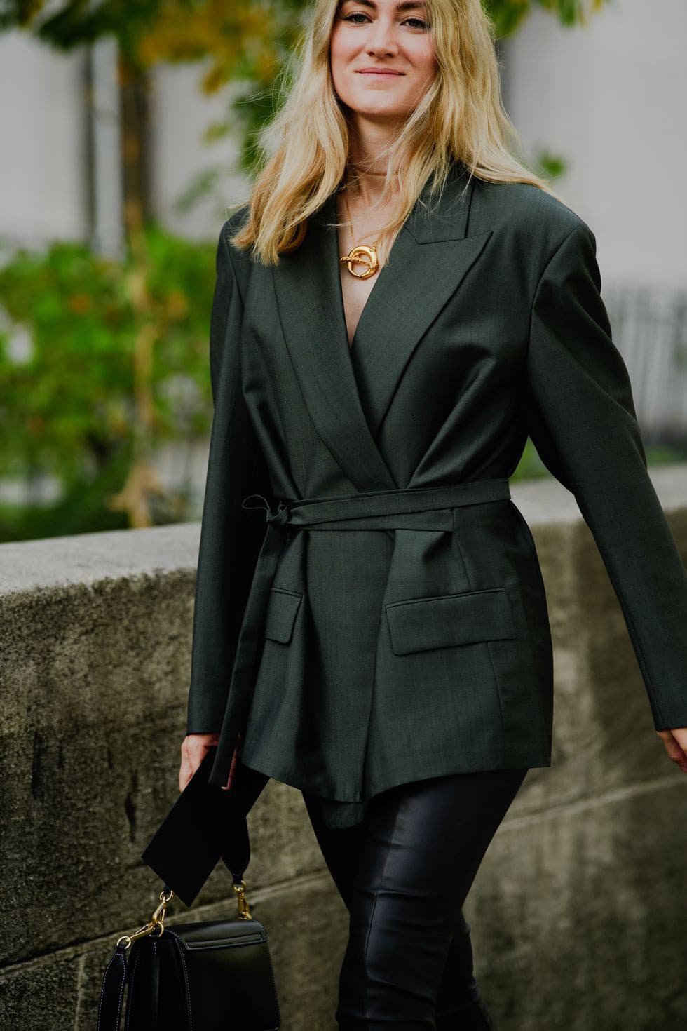All in black je