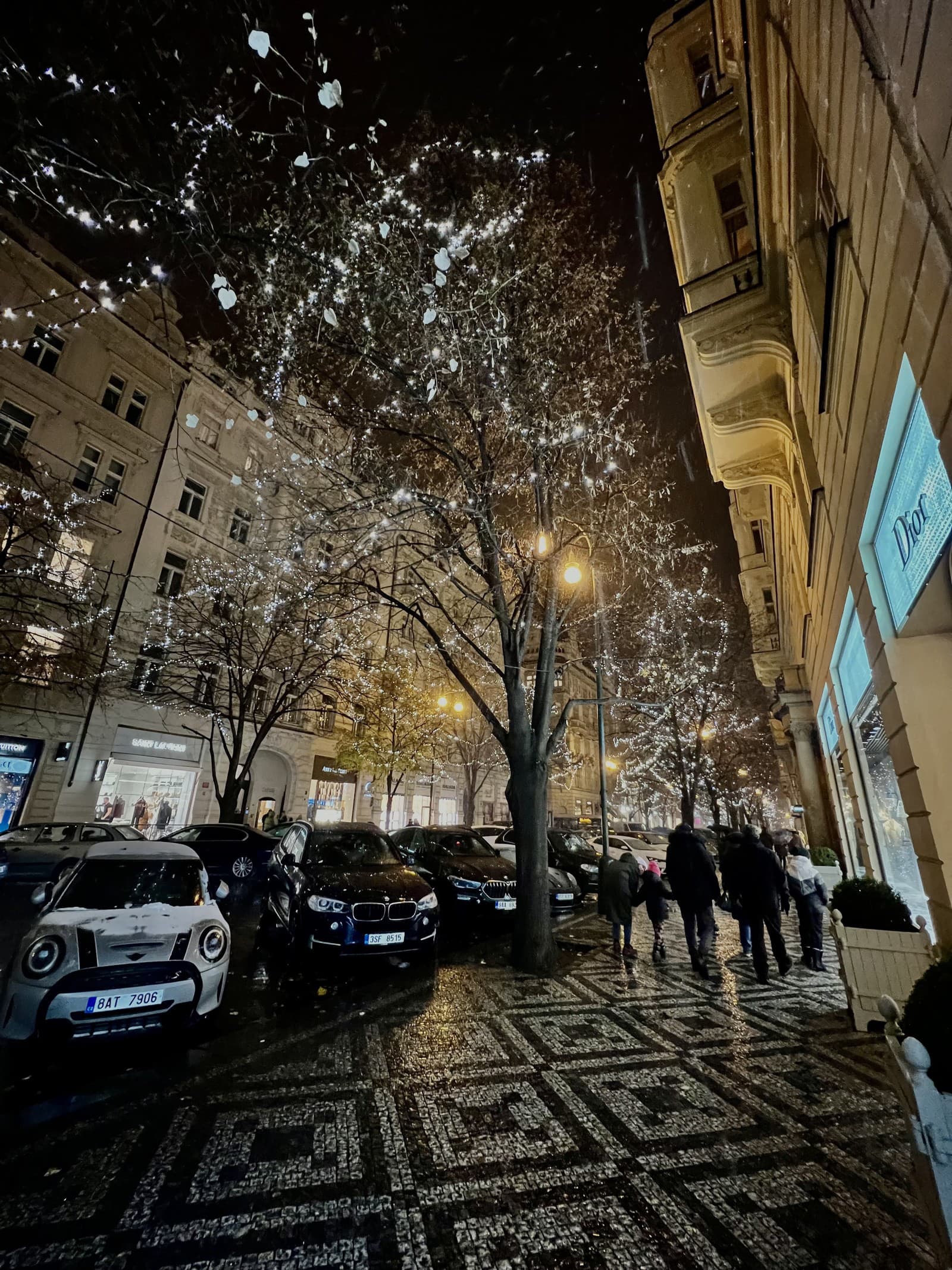 Prejdite sa po Parížskej,