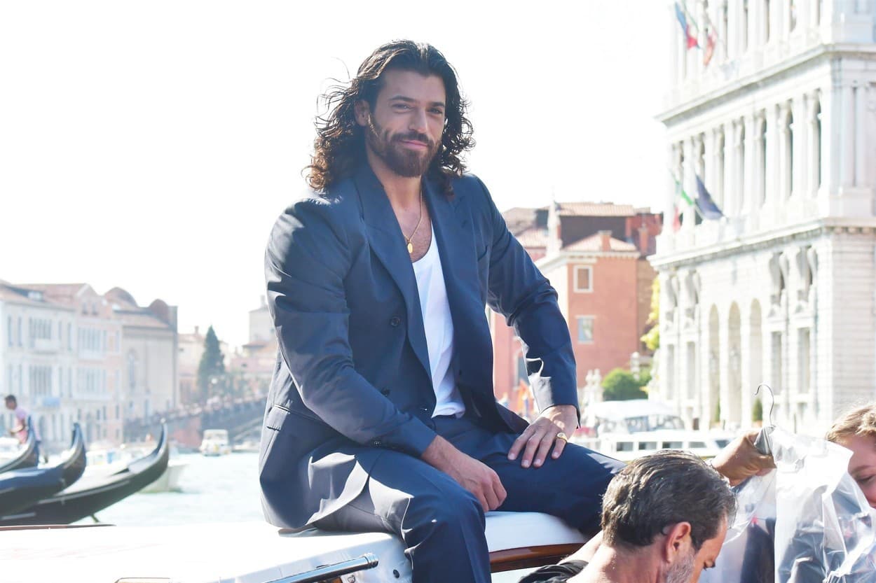 Can Yaman si podmanil