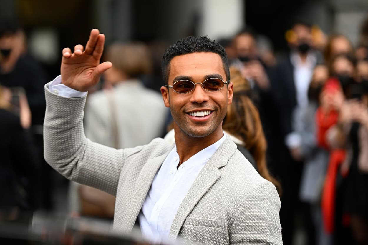 Lucien Laviscount spĺňa asi